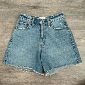 Abercrombie and Fitch “The Dad Short” high rise curve love